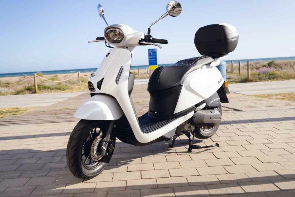 Este scooter 125 cc de QJ Motor para carnet B es nuevo y se promociona con una interesante oferta 11 QJ Motor LTR 125