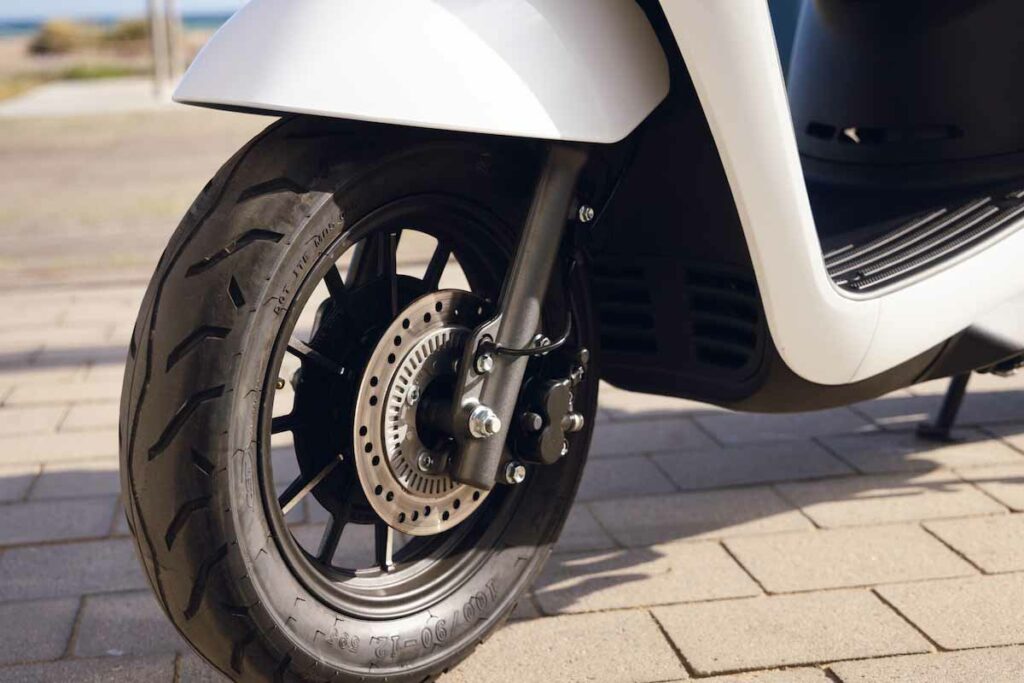 Este nuevo scooter 125 neoretro de QJ Motor va más allá de lo convencional del segmento 14 QJ Motor LTR 125 2024