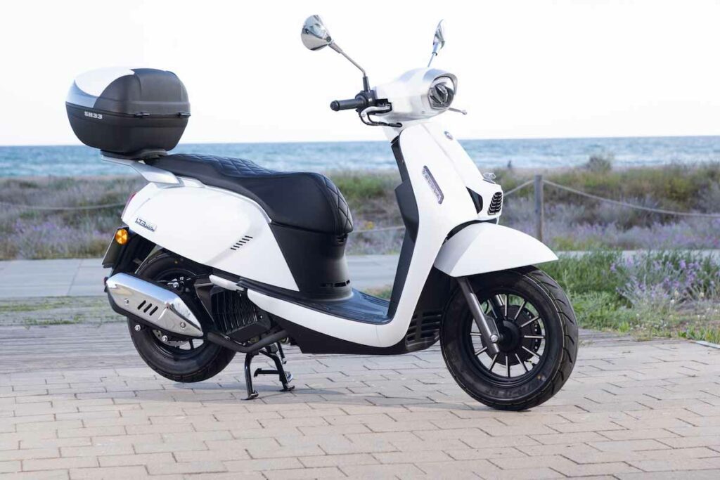 Este nuevo scooter 125 neoretro de QJ Motor va más allá de lo convencional del segmento 12 QJ Motor LTR 125 2024