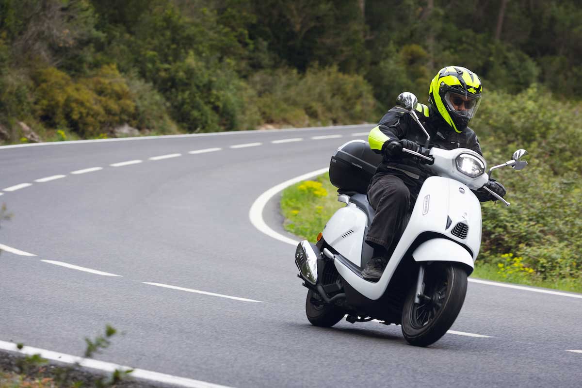 Fotos de rivales del scooter QJ Motor LTR 125