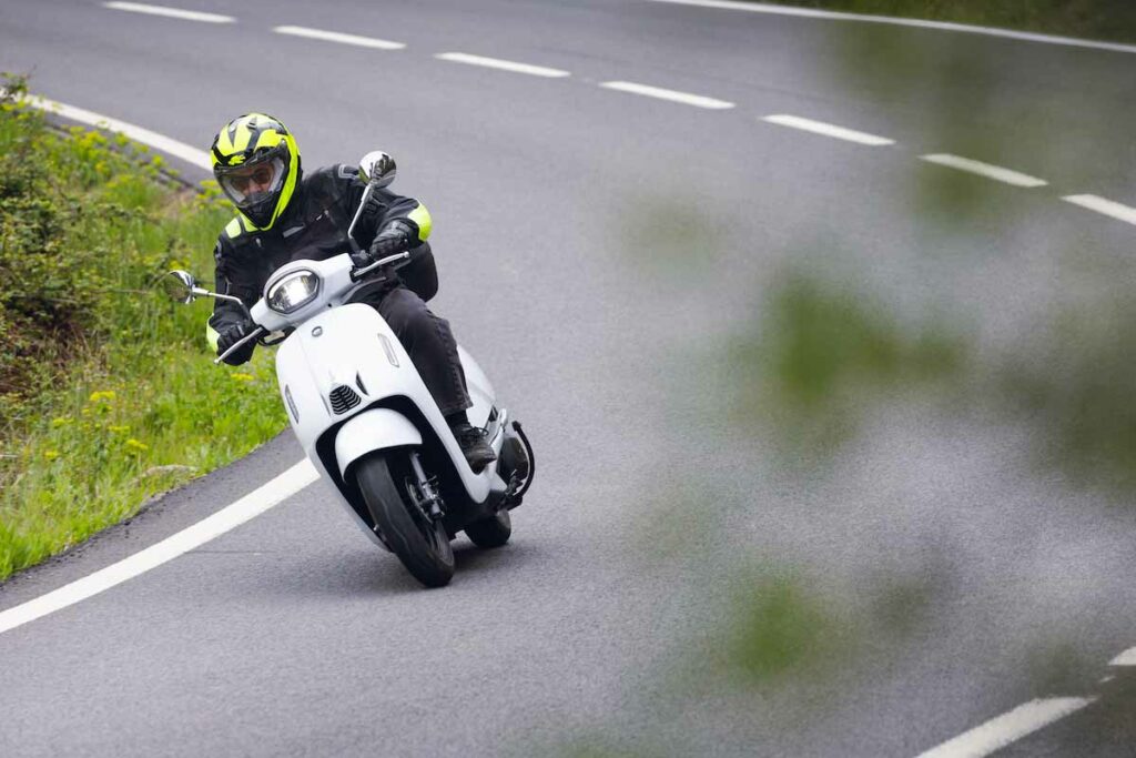 Este nuevo scooter 125 neoretro de QJ Motor va más allá de lo convencional del segmento 17 QJ Motor LTR 125 2024