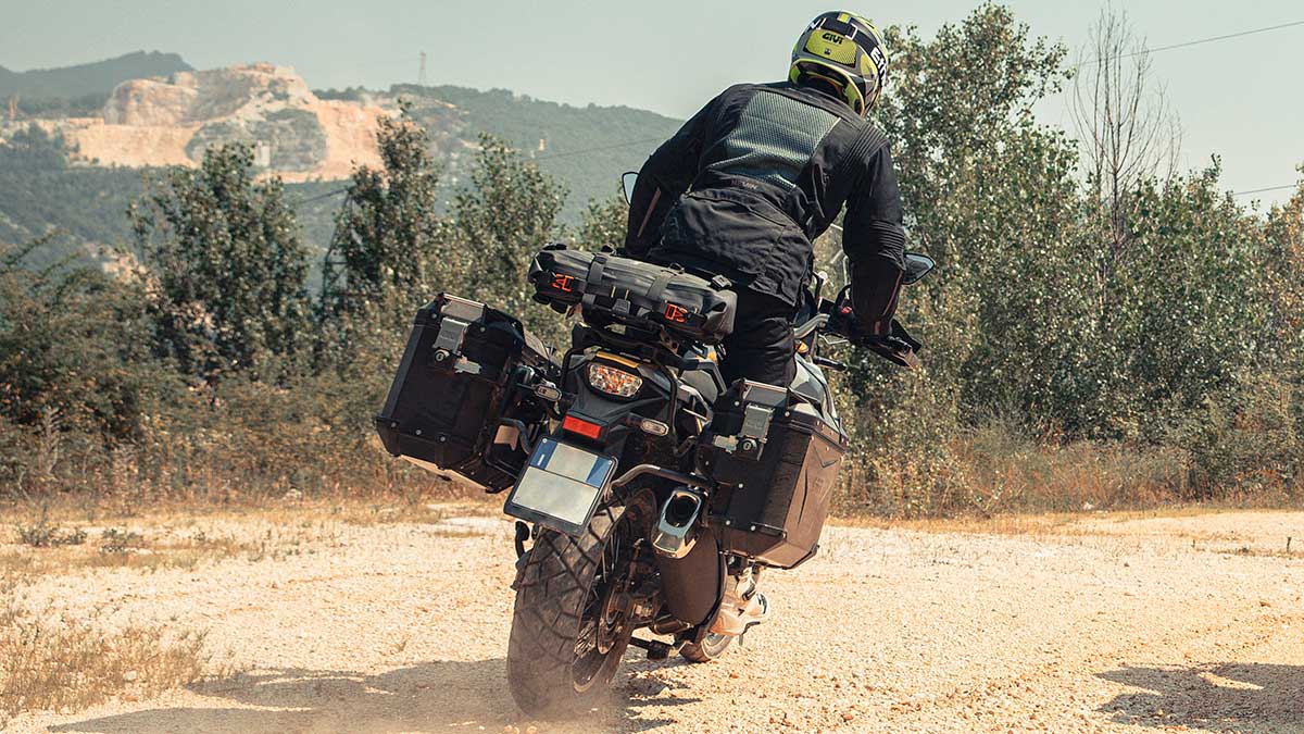 GIVI equipa a las motos maxitrail más populares del mercado 8 GIVI Outback EVO maleta lateral
