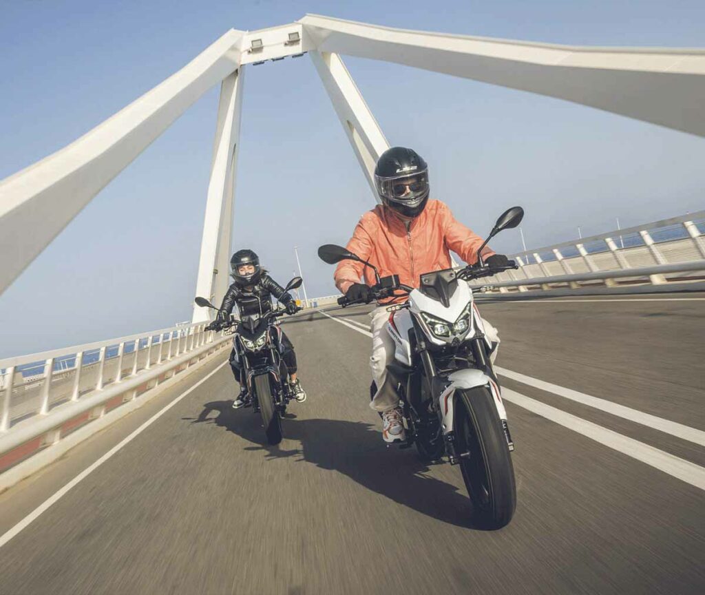 Incluye 6 años de garantía y cuesta 2.229 euros: la moto naked 125 de QJ Motor es imbatible por precio 13 QJ Motor TRX 125