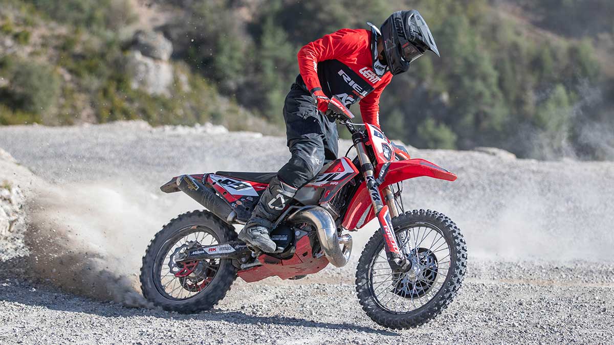 Llega una nueva edición especial de la Rieju MR Hard Enduro y es un dardo al corazón de los españoles