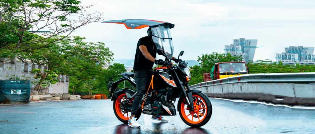 El extraño techo para proteger de la lluvia en moto que se ha hecho viral 10 Techo para moto