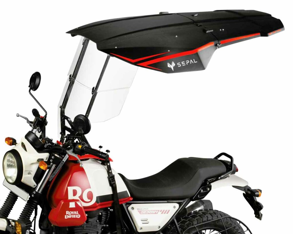 El extraño techo para proteger de la lluvia en moto que se ha hecho viral 11 Techo para moto