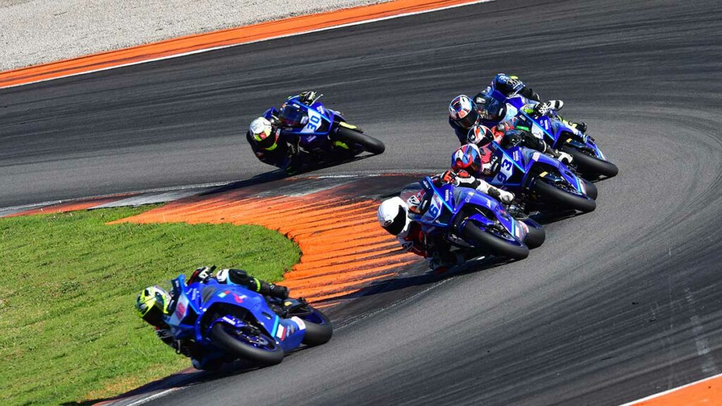 Yamaha R7 Cup 2024, segunda ronda: amplia participación femenina en Cheste 11 Yamaha R7 Cup 2024 Ricardo Tormo
