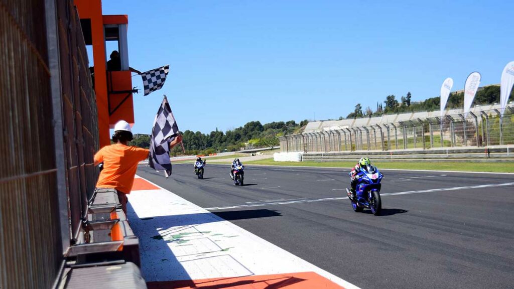 Yamaha R7 Cup 2024, segunda ronda: amplia participación femenina en Cheste 12 Yamaha R7 Cup 2024 Ricardo Tormo