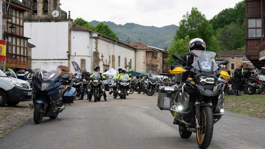 BMW le saca los colores a la DGT con sus lecciones de vida en moto 17 BMW PUNTAPUNTA 2024 20