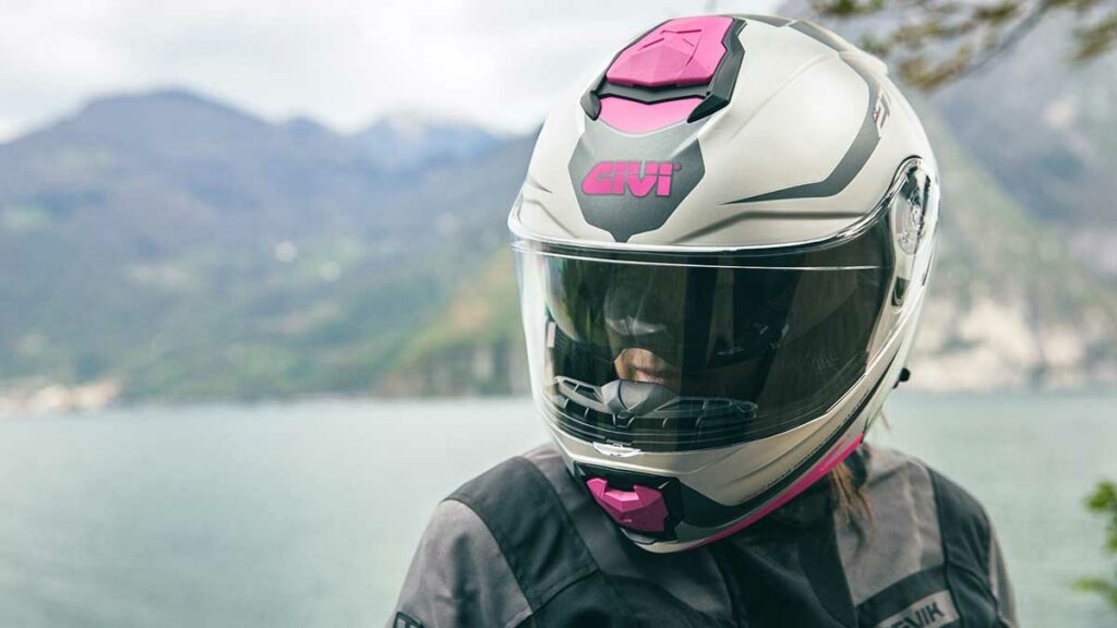 Llega una versión actualizada para estos cascos adventure de GIVI 12 GIVI cascos modulares ECE 22.06