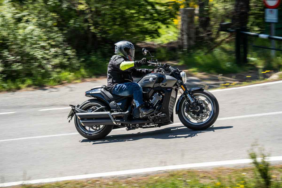 Morbidelli celebra su renacimiento con la llegada de la cruiser C1002V