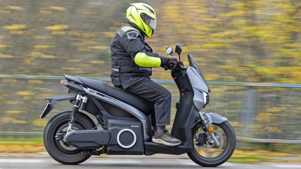 Fotos moto eléctrica y scooter 125 1 Silence S01, acción