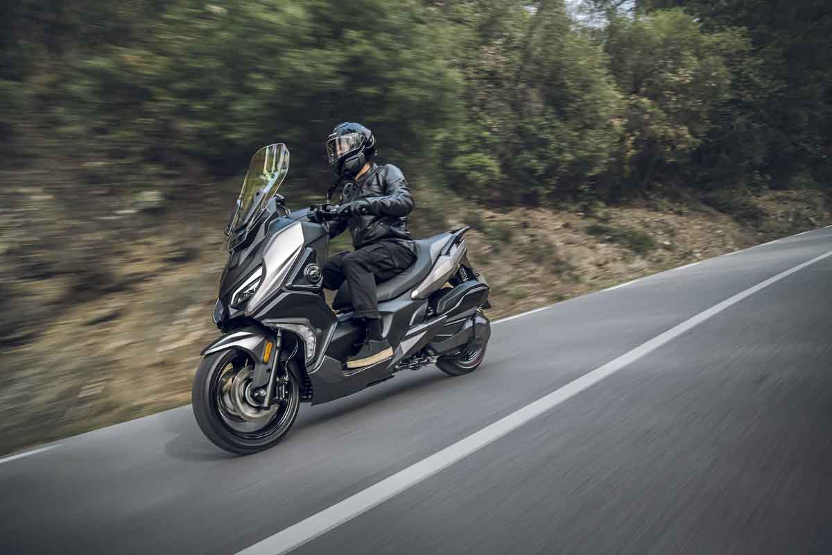 Este es el precio y las rivales del scooter para el carnet A2 QJ Motor Fort 4.0