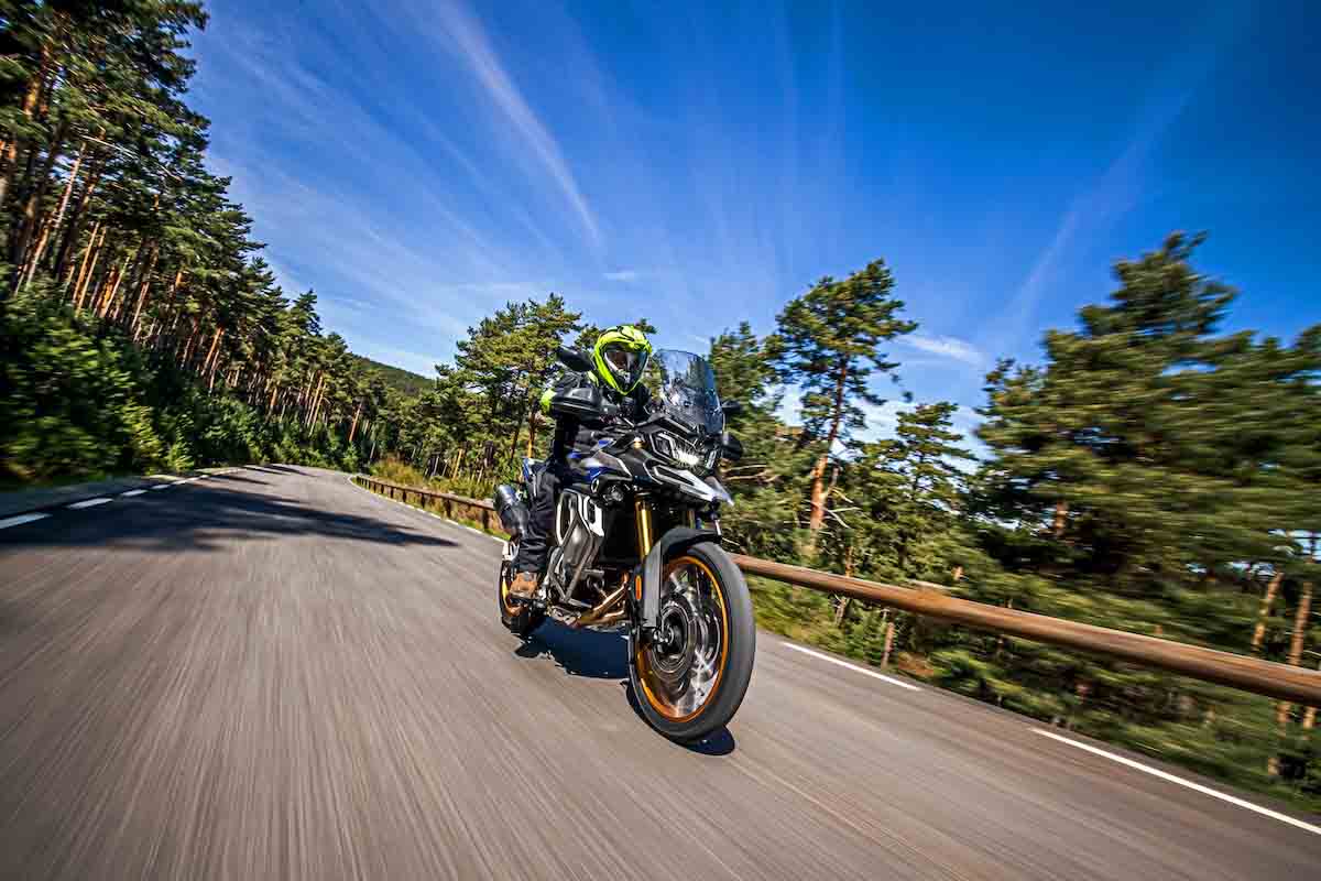 Fotos de las rivales de la trail Voge 900DSX