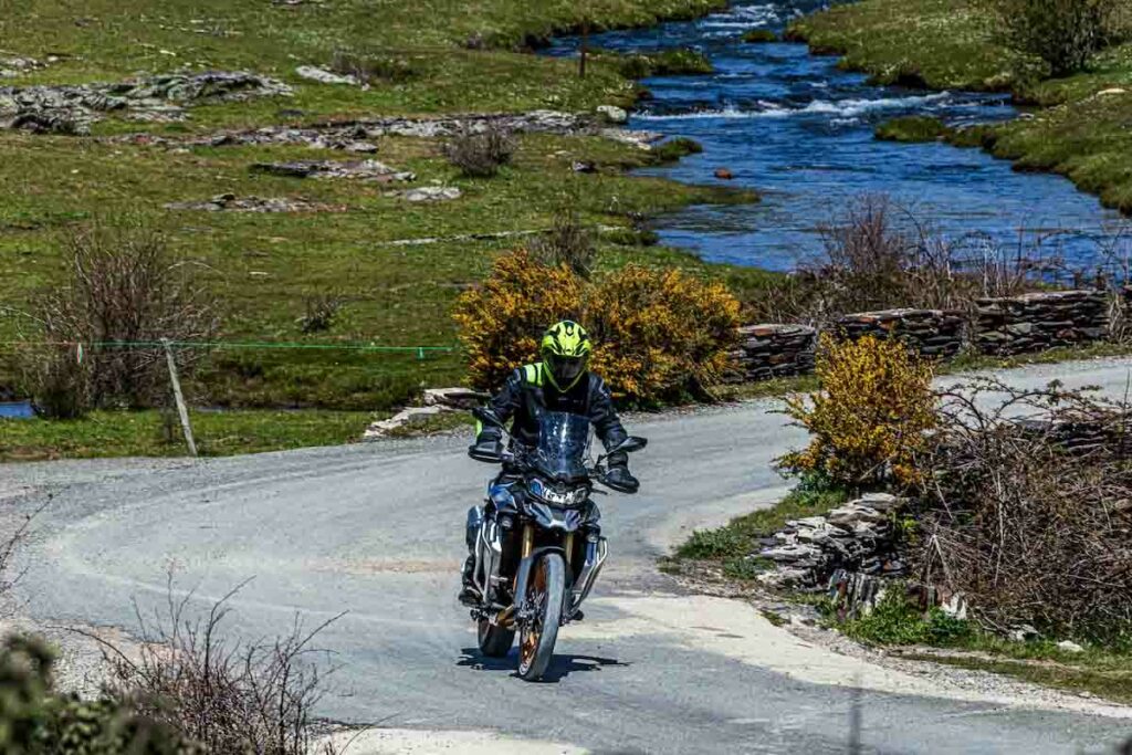 Nos subimos a la nueva moto trail Voge 2024 de fabricación china que tanta expectación ha creado 20 Voge 900DSX 2024