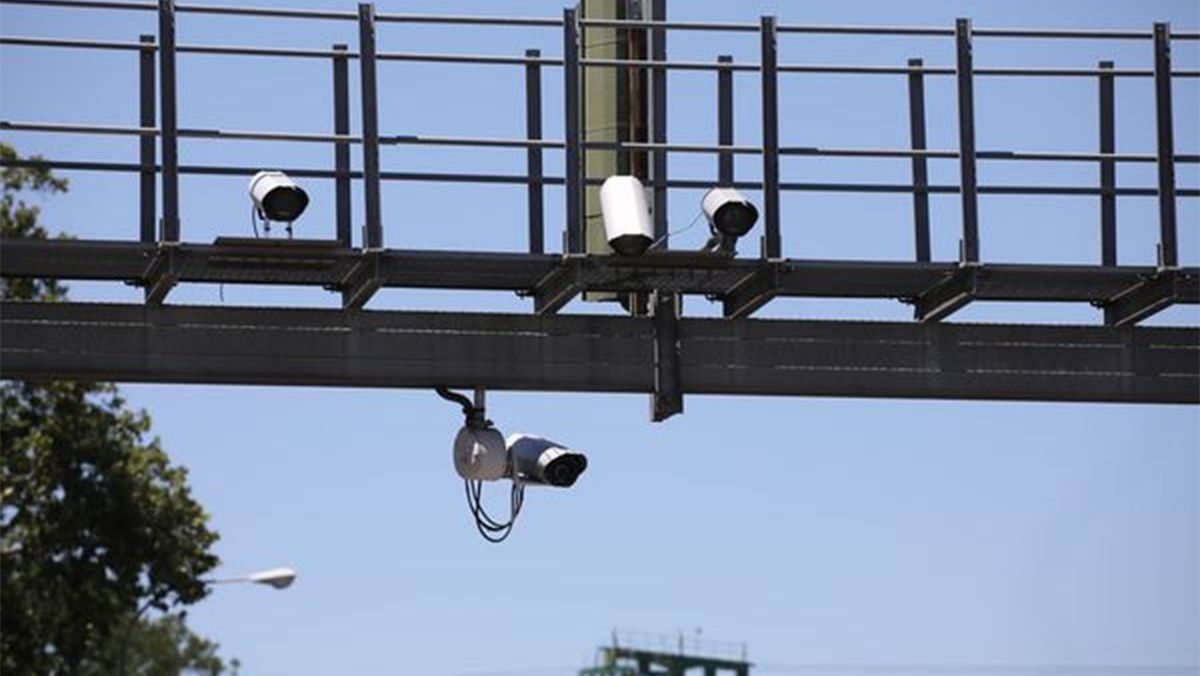 Ya están poniendo multas: las nuevas cámaras de Stop y de cambio de carril de la DGT