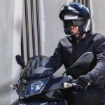 Casco abatible