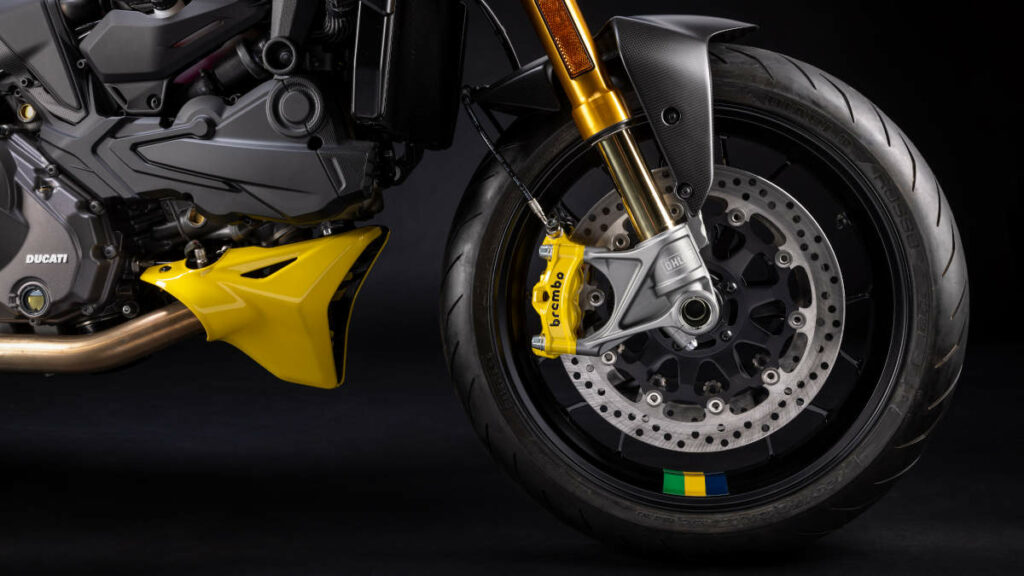 La Ducati Monster mantiene viva la imagen de Ayrton Senna a través de una edición limitada 11 Ducati Monster Senna 2024
