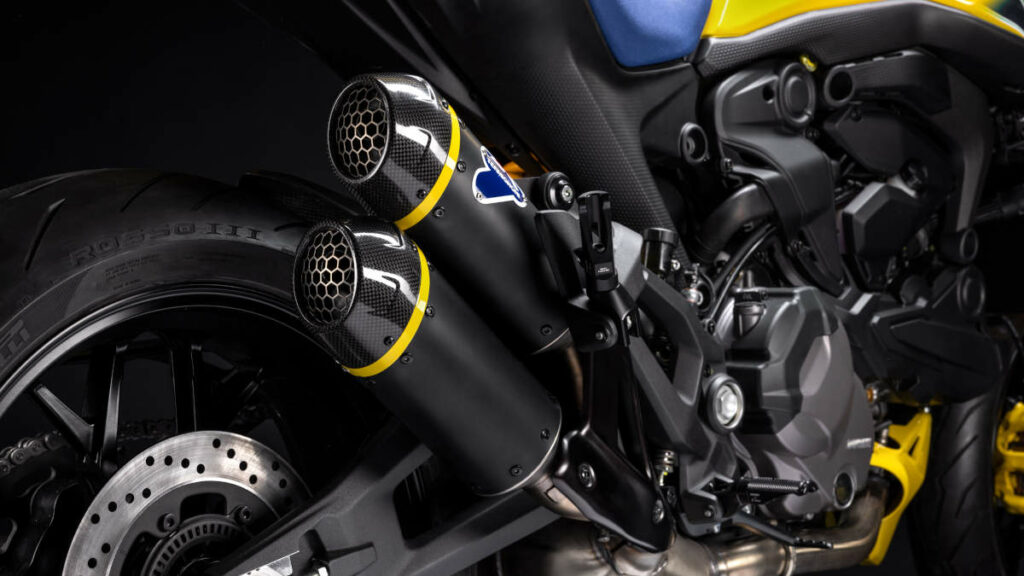 La Ducati Monster mantiene viva la imagen de Ayrton Senna a través de una edición limitada 12 Ducati Monster Senna 2024