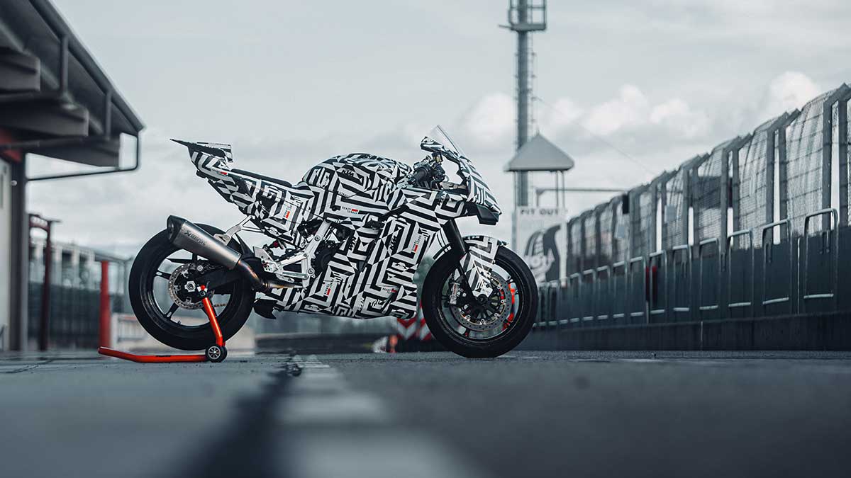 La superbike de KTM apunta a 2025 y ya la podemos ver en acción en forma de prototipo