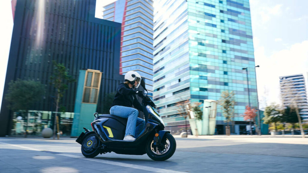 Pierer Mobility se asocia con Zeeho para distribuir sus modelos cero emisiones 9 Zeeho AE6+