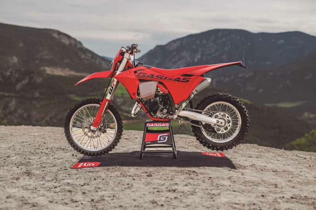 ¿La echabas de menos? Aquí está de nuevo la GasGas EC 125 como integrante de la gama enduro 2025 11 GasGas EC 125 2025