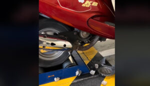 Fotos de la rotura de un ciclomotor pasando la ITV
