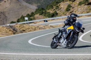Fotos de la Moto Guzzi Stelvio 2024