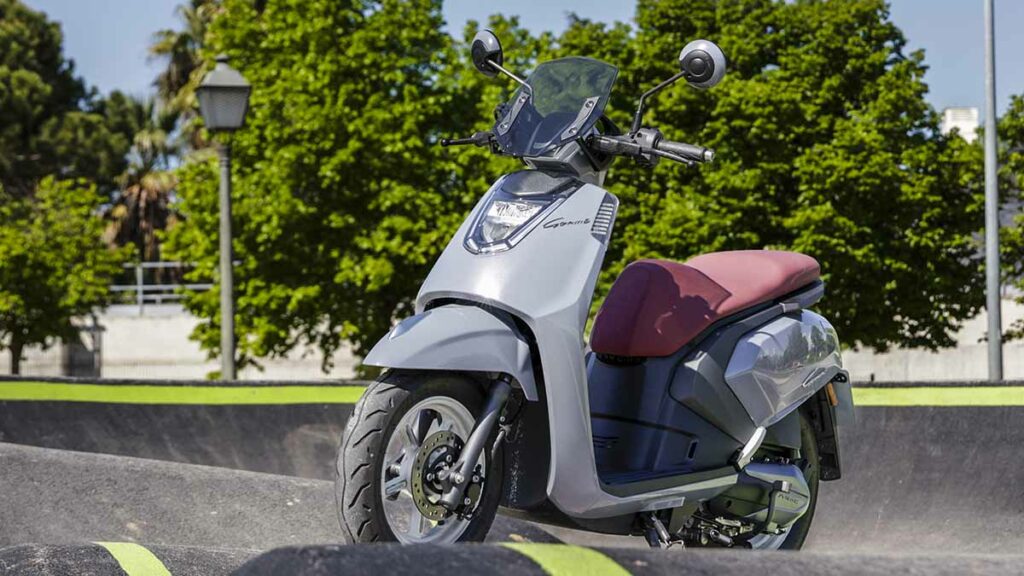 El Ariic Gemma es un scooter simpático, muy equipado y a buen precio 23 Prueba Ariic Gemma