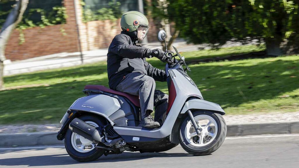 Fotos de los cuatro scooter retro de 125 perfectos para ciudad por menos de 2.500 € 1 Prueba Ariic Gemma