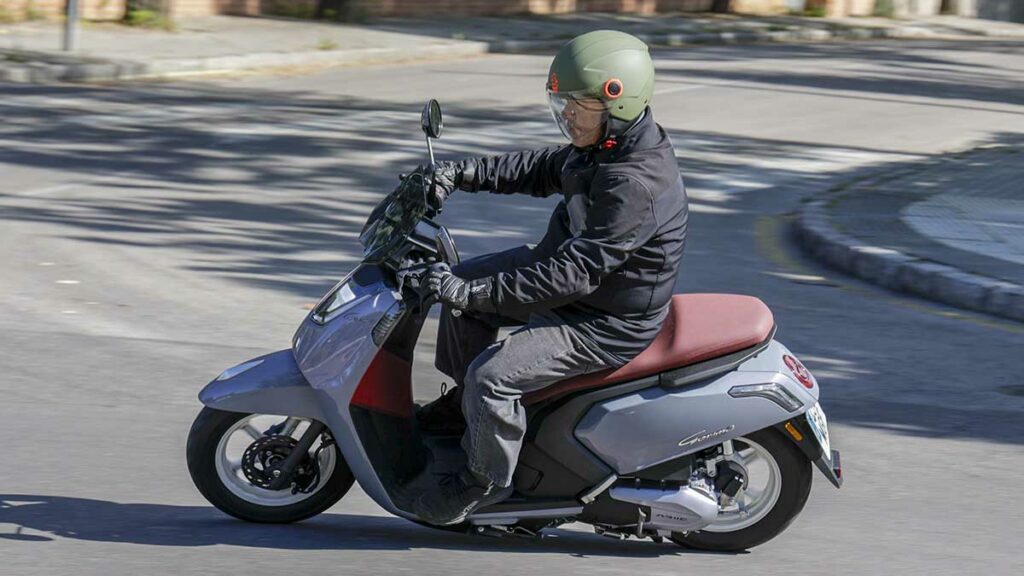 El Ariic Gemma es un scooter simpático, muy equipado y a buen precio 18 Prueba Ariic Gemma