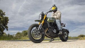 Fotos de las rivales de la Moto Morini Seiemmezzo SCR
