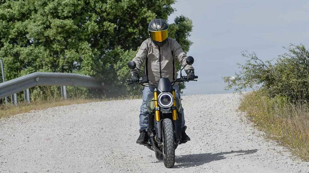 He probado la Moto Morini 650 SCR Seiemmezzo y estos detalles la convierten en una de las scrambler más interesantes del mercado 13 Moto Morini Seiemmezzo SCR