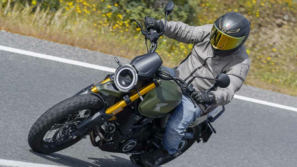 La Moto Morini Seiemmezzo SCR es una moto scrambler de mecánica conocida que convence 16 Moto Morini Seiemmezzo SCR