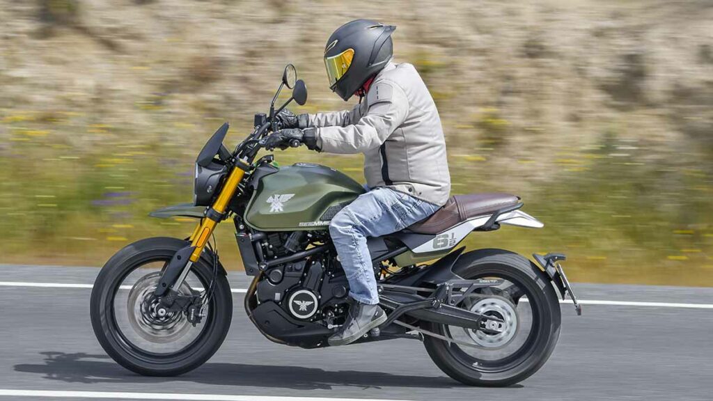 La Moto Morini Seiemmezzo SCR es una moto scrambler de mecánica conocida que convence 18 Moto Morini Seiemmezzo SCR
