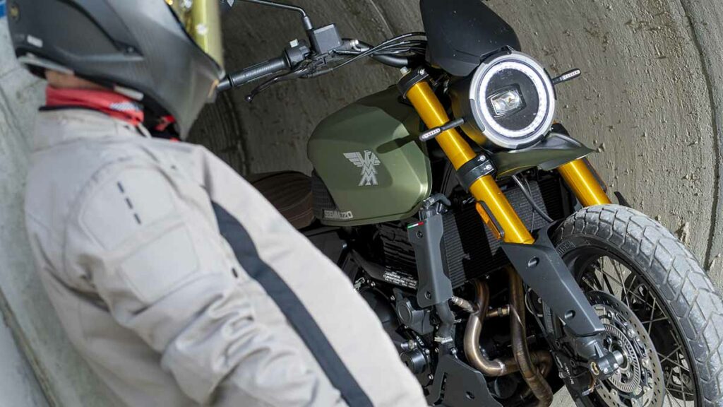 La Moto Morini Seiemmezzo SCR es una moto scrambler de mecánica conocida que convence 21 Moto Morini Seiemmezzo SCR