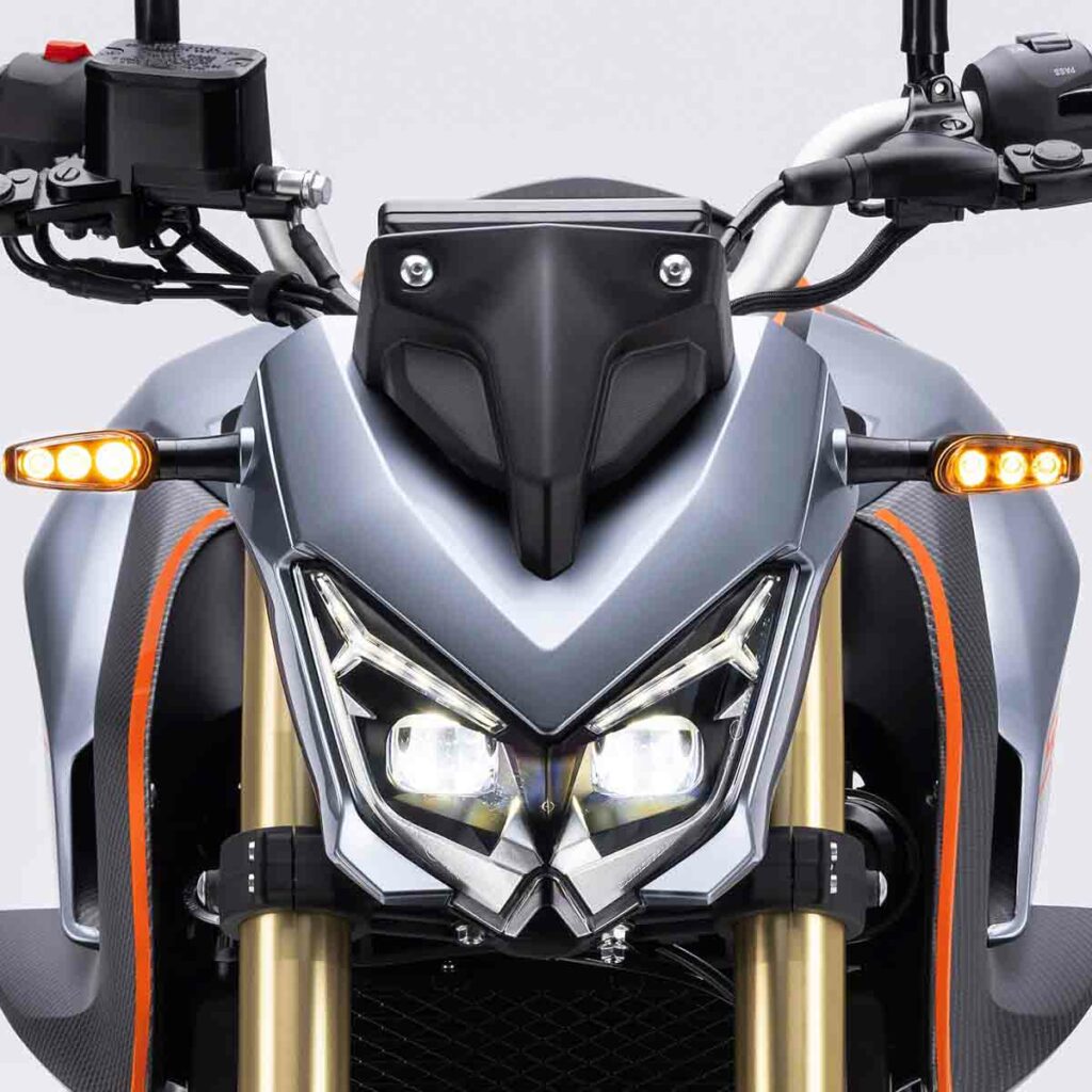 Gasta 2,5 l/100 km, está bien equipada y por 45 euros al mes esta QJ Motor naked de 125 es la moto escuela perfecta 12 QJ Motor SRK 125S