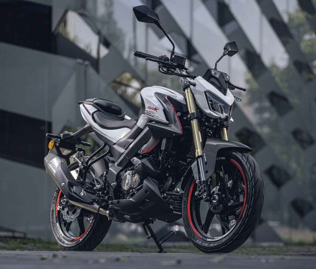 Gasta 2,5 l/100 km, está bien equipada y por 45 euros al mes esta QJ Motor naked de 125 es la moto escuela perfecta 11 QJ Motor SRK 125S