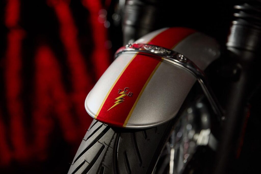 Así es la exclusiva Triumph T120 "Elvis Presley réplica" 12 Triumph Bonneville T120 Elvis Presley Limited Edition
