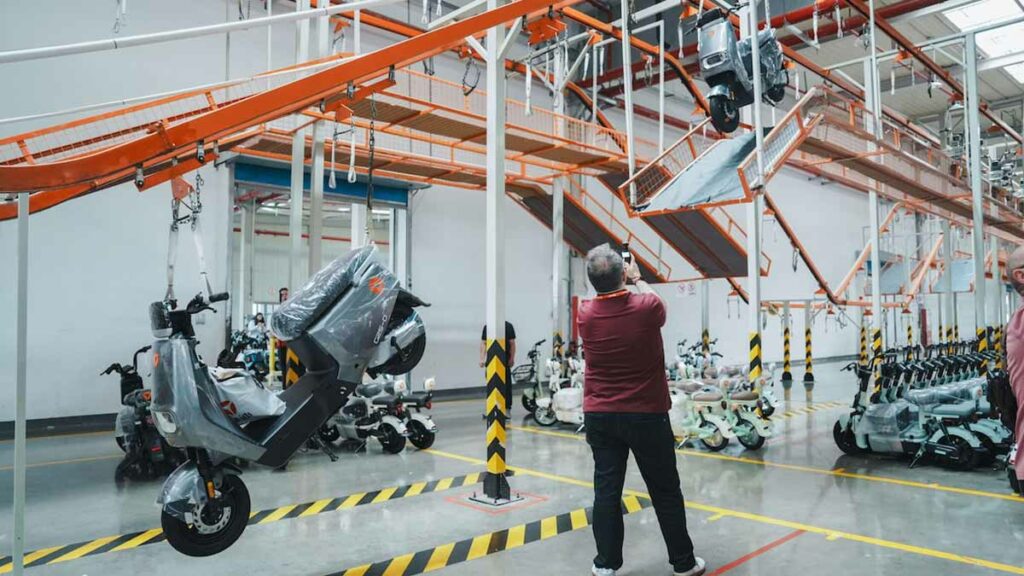 Viajamos a China para probar las dos Yadea que cambiarán el panorama de la moto eléctrica en Europa 15 Yadea 13