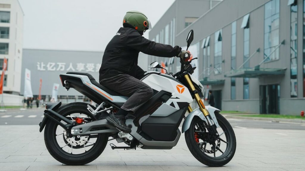Viajamos a China para probar las dos Yadea que cambiarán el panorama de la moto eléctrica en Europa 17 Yadea 3