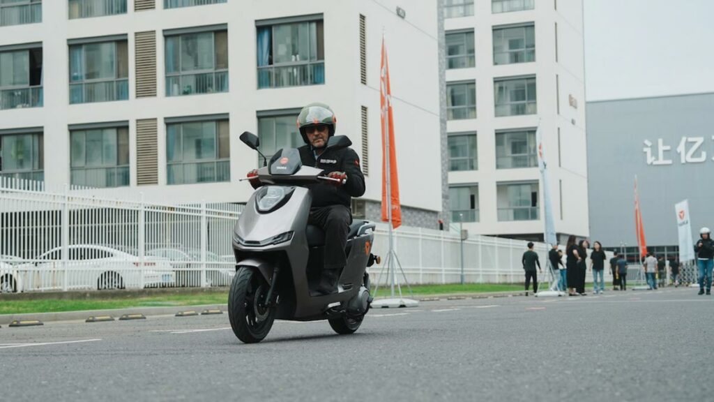 Viajamos a China para probar las dos Yadea que cambiarán el panorama de la moto eléctrica en Europa 21 Yadea 4