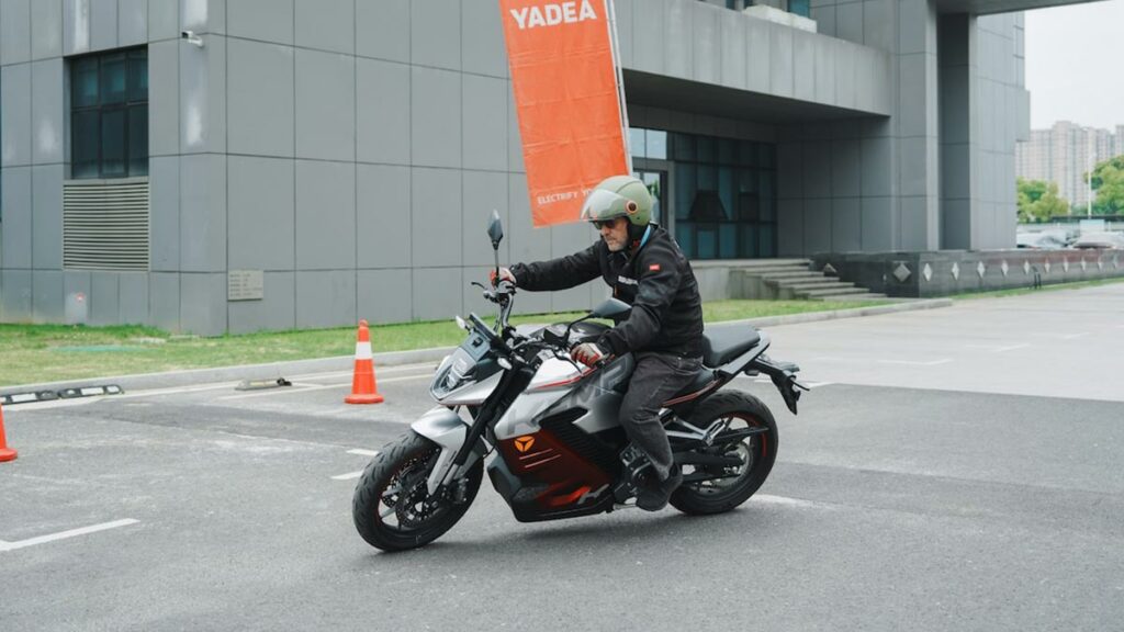Viajamos a China para probar las dos Yadea que cambiarán el panorama de la moto eléctrica en Europa 19 Yadea 5