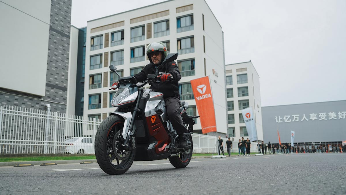 Yadea moto eléctrica