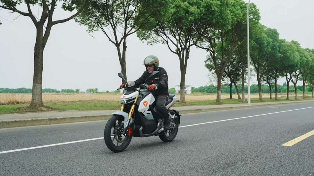 Viajamos a China para probar las dos Yadea que cambiarán el panorama de la moto eléctrica en Europa 18 Yadea 7
