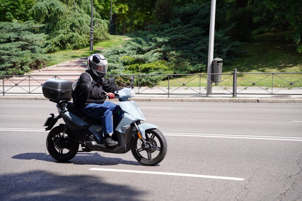 Llega Zeway a España con sus scooters eléctricos de batería intercambiable 5 Zeway, scooters eléctricos en alquiler
