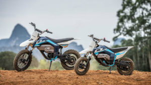 Fotos de las CFMOTO MX eléctricas para niños