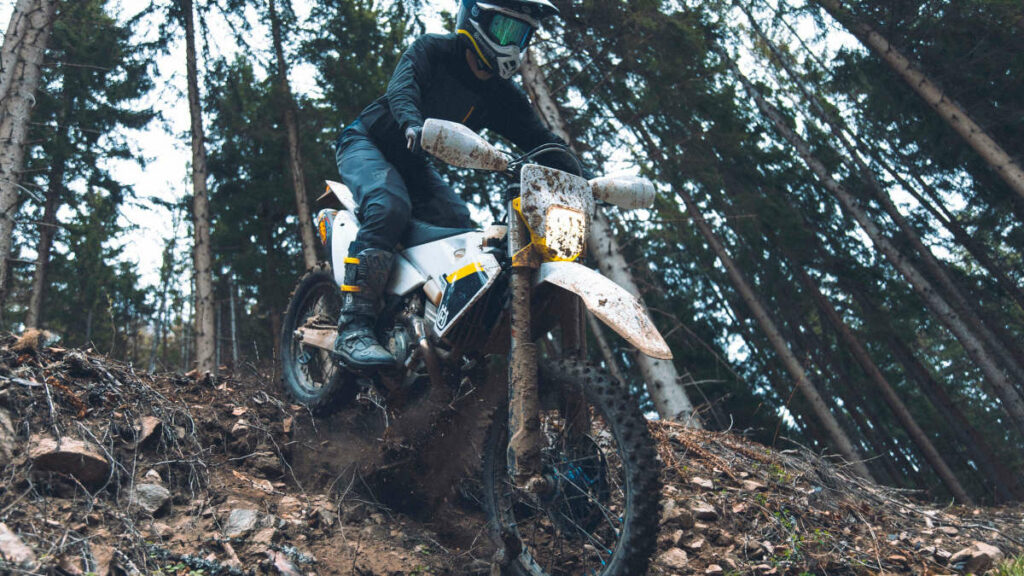 Husqvarna reintroduce un modelo clásico en su gama de enduro 2025 12 Husqvarna FE 350 2025
