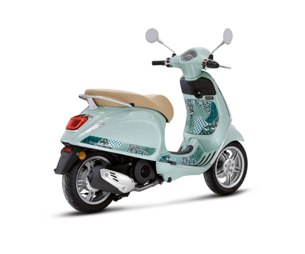 Esta Vespa Primavera es todo un homenaje al mundo del arte 11 Vespa Primavera Batik