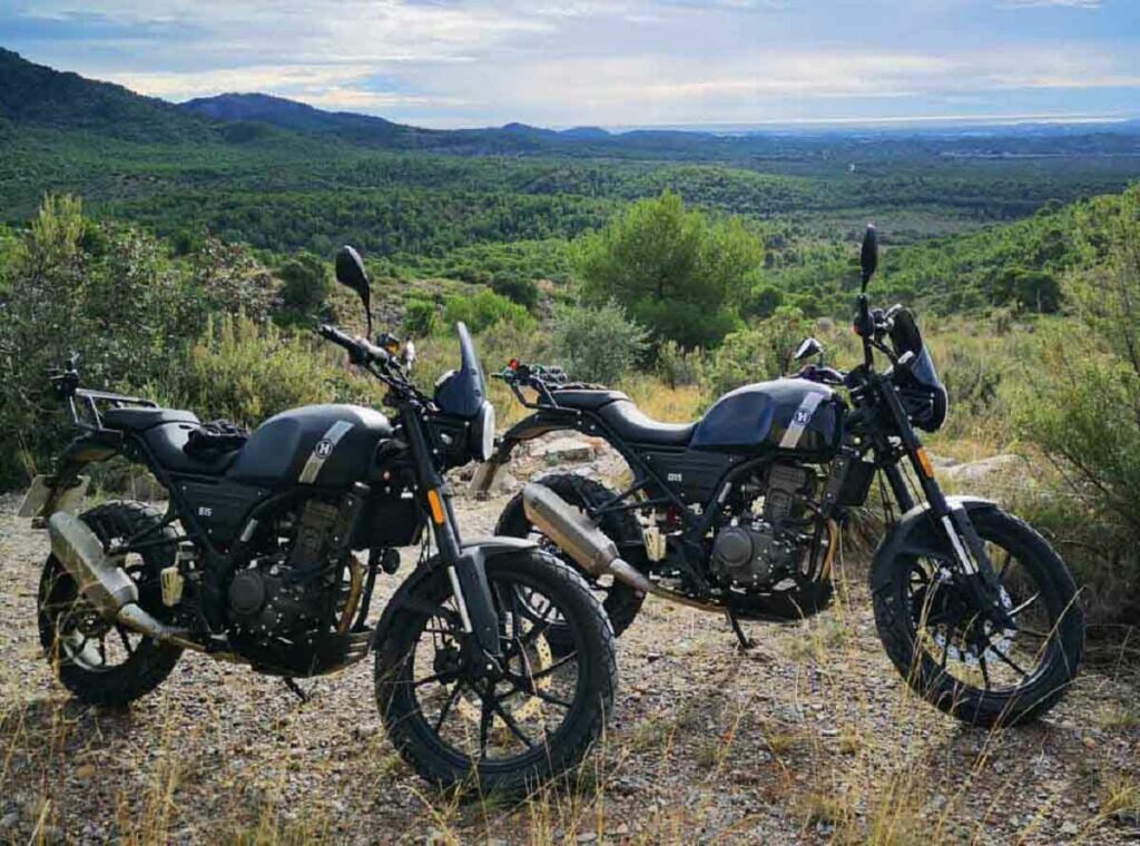 Esta Hanway tiene 1.000 kilómetros de autonomía y con 600 euros de descuento, es chollo entre las trail para el carnet de coche 12 Hanway G15 125 Adventure